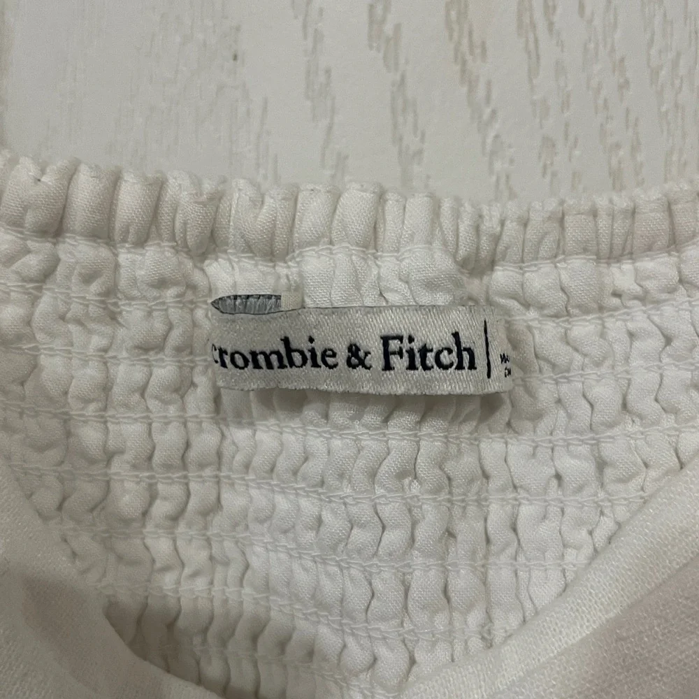 Abercrombie & Fitch smocked detailing